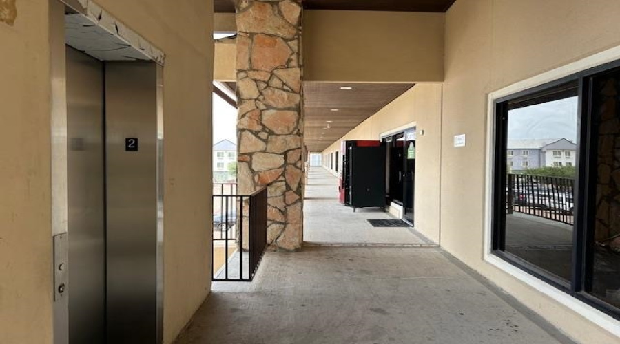 2110 Lomas Del Sur Blvd., Laredo, Texas 78046, 6 Rooms Rooms,1 BathroomBathrooms,Commercial retail/office,For Rent,2110 Lomas Del Sur Blvd.,20251990