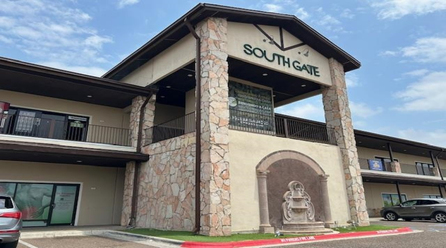 2110 Lomas Del Sur Blvd., Laredo, Texas 78046, 6 Rooms Rooms,1 BathroomBathrooms,Commercial retail/office,For Rent,2110 Lomas Del Sur Blvd.,20251990
