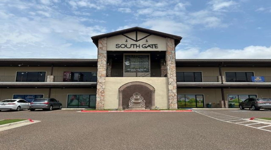 2110 Lomas Del Sur Blvd., Laredo, Texas 78046, 6 Rooms Rooms,1 BathroomBathrooms,Commercial retail/office,For Rent,2110 Lomas Del Sur Blvd.,20251990