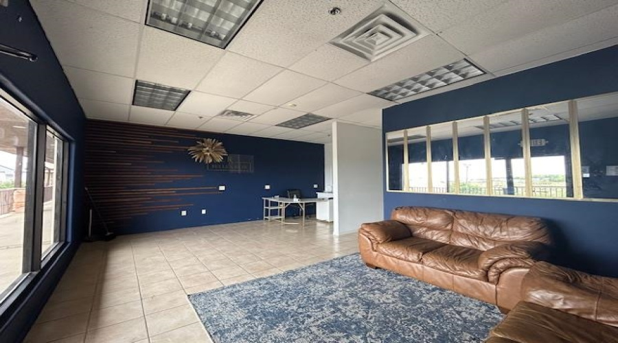 2110 Lomas Del Sur Blvd., Laredo, Texas 78046, 6 Rooms Rooms,1 BathroomBathrooms,Commercial retail/office,For Rent,2110 Lomas Del Sur Blvd.,20251990