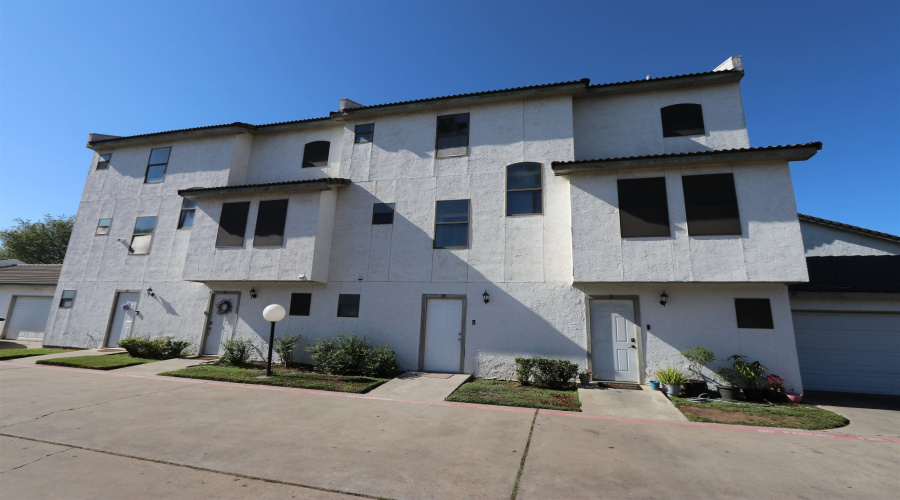 100 E Village Blvd, Laredo, Texas 78041, 2 Bedrooms Bedrooms, 5 Rooms Rooms,2 BathroomsBathrooms,Residential,For Rent,100 E Village Blvd,20252025