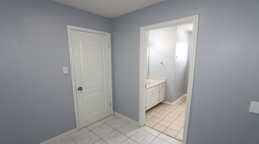 100 E Village Blvd, Laredo, Texas 78041, 2 Bedrooms Bedrooms, 5 Rooms Rooms,2 BathroomsBathrooms,Residential,For Rent,100 E Village Blvd,20252025