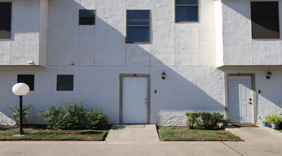 100 E Village Blvd, Laredo, Texas 78041, 2 Bedrooms Bedrooms, 5 Rooms Rooms,2 BathroomsBathrooms,Residential,For Rent,100 E Village Blvd,20252025