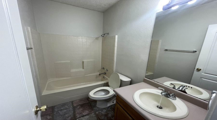 511 Shiloh Dr, LAREDO, Texas 78045, 1 Bedroom Bedrooms, 4 Rooms Rooms,1 BathroomBathrooms,Residential,For Rent,511 Shiloh Dr,20252047
