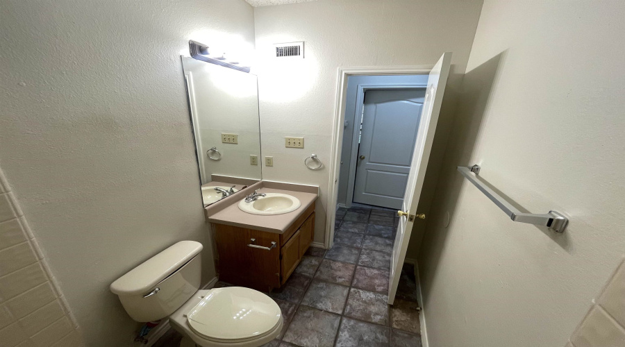 511 Shiloh Dr, LAREDO, Texas 78045, 1 Bedroom Bedrooms, 4 Rooms Rooms,1 BathroomBathrooms,Residential,For Rent,511 Shiloh Dr,20252047