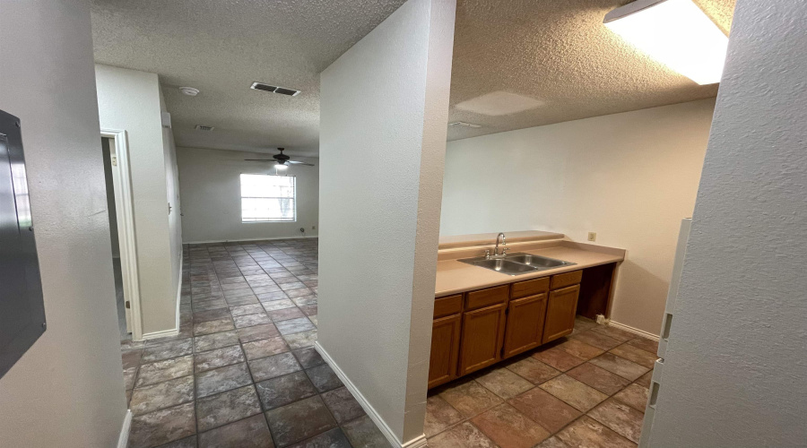 511 Shiloh Dr, LAREDO, Texas 78045, 1 Bedroom Bedrooms, 4 Rooms Rooms,1 BathroomBathrooms,Residential,For Rent,511 Shiloh Dr,20252047