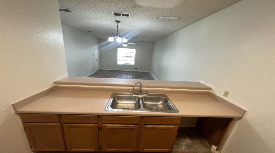 511 Shiloh Dr, LAREDO, Texas 78045, 1 Bedroom Bedrooms, 4 Rooms Rooms,1 BathroomBathrooms,Residential,For Rent,511 Shiloh Dr,20252047