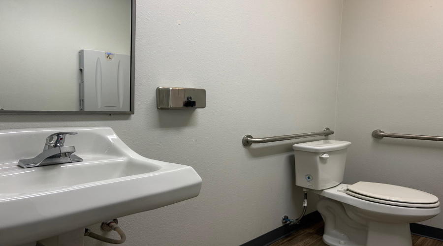 8218 Casa Verde Rd, Laredo, Texas 78041, 1 Room Rooms,3 BathroomsBathrooms,Commercial retail/office,For Sale,8218 Casa Verde Rd,20252054