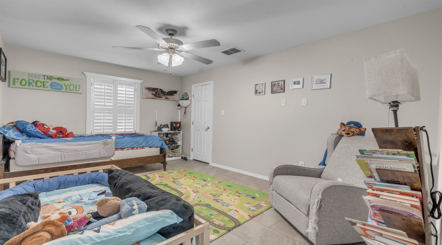 5618 Buckskin Dr., LAREDO, Texas 78046, 5 Bedrooms Bedrooms, 8 Rooms Rooms,3 BathroomsBathrooms,Residential,For Sale,5618 Buckskin Dr.,20252085