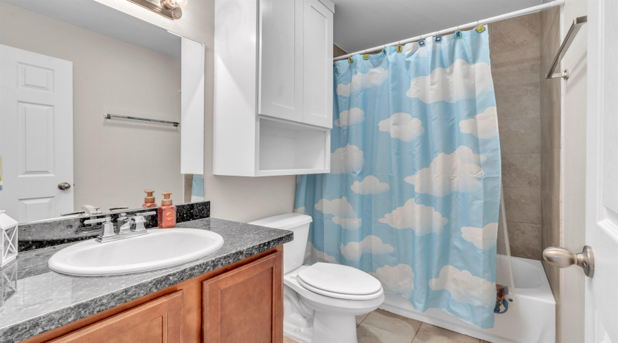 5618 Buckskin Dr., LAREDO, Texas 78046, 5 Bedrooms Bedrooms, 8 Rooms Rooms,3 BathroomsBathrooms,Residential,For Sale,5618 Buckskin Dr.,20252085