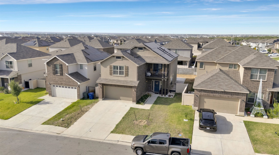 5618 Buckskin Dr., LAREDO, Texas 78046, 5 Bedrooms Bedrooms, 8 Rooms Rooms,3 BathroomsBathrooms,Residential,For Sale,5618 Buckskin Dr.,20252085