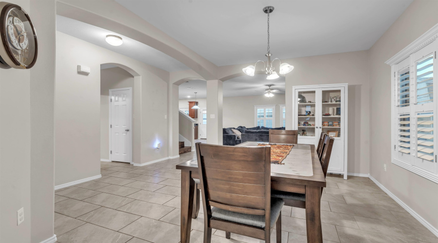 5618 Buckskin Dr., LAREDO, Texas 78046, 5 Bedrooms Bedrooms, 8 Rooms Rooms,3 BathroomsBathrooms,Residential,For Sale,5618 Buckskin Dr.,20252085