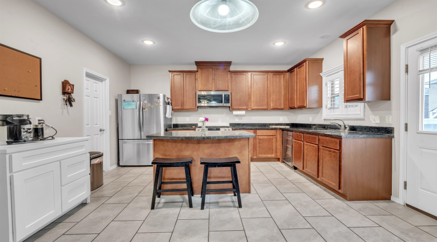 5618 Buckskin Dr., LAREDO, Texas 78046, 5 Bedrooms Bedrooms, 8 Rooms Rooms,3 BathroomsBathrooms,Residential,For Sale,5618 Buckskin Dr.,20252085