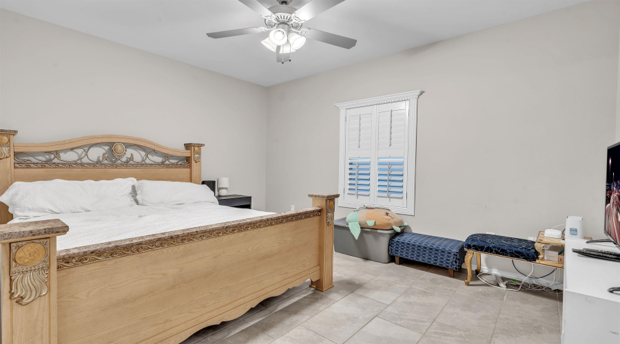 5618 Buckskin Dr., LAREDO, Texas 78046, 5 Bedrooms Bedrooms, 8 Rooms Rooms,3 BathroomsBathrooms,Residential,For Sale,5618 Buckskin Dr.,20252085