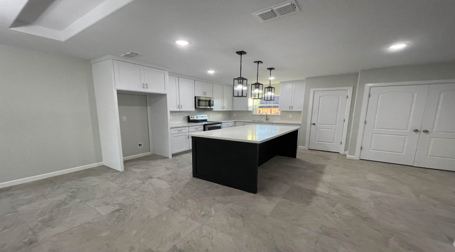 5527 Conroe St, Laredo, Texas 78046, 4 Bedrooms Bedrooms, 7 Rooms Rooms,3 BathroomsBathrooms,Residential,For Rent,5527 Conroe St,20252091