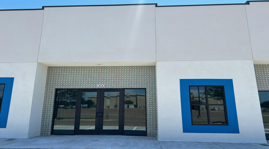 2411 Jacaman Rd, Laredo, Texas 78041, ,Commercial retail/office,For Rent,2411 Jacaman Rd,20252110