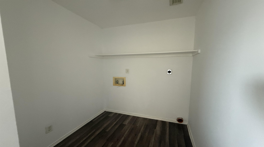 3038 St Isaac Lp, Laredo, Texas 78045, 3 Bedrooms Bedrooms, 5 Rooms Rooms,2 BathroomsBathrooms,Residential,For Sale,3038 St Isaac Lp,20251397