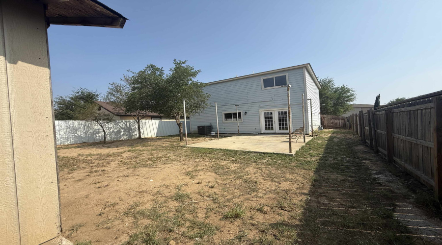 3038 St Isaac Lp, Laredo, Texas 78045, 3 Bedrooms Bedrooms, 5 Rooms Rooms,2 BathroomsBathrooms,Residential,For Sale,3038 St Isaac Lp,20251397
