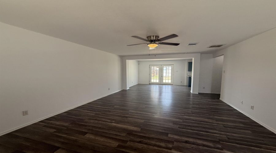 3038 St Isaac Lp, Laredo, Texas 78045, 3 Bedrooms Bedrooms, 5 Rooms Rooms,2 BathroomsBathrooms,Residential,For Sale,3038 St Isaac Lp,20251397