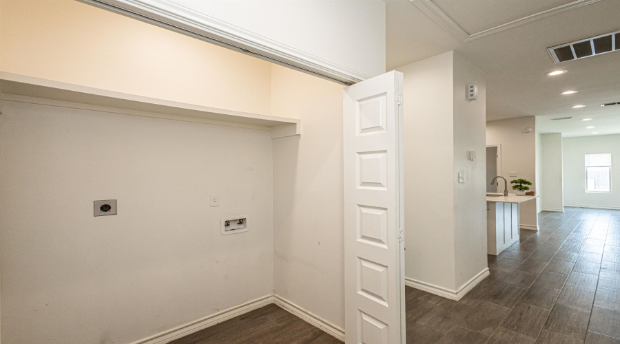 5508 Moses Lp., LAREDO, Texas 78046, 3 Bedrooms Bedrooms, 5 Rooms Rooms,2 BathroomsBathrooms,Residential,For Sale,5508 Moses Lp.,20252141