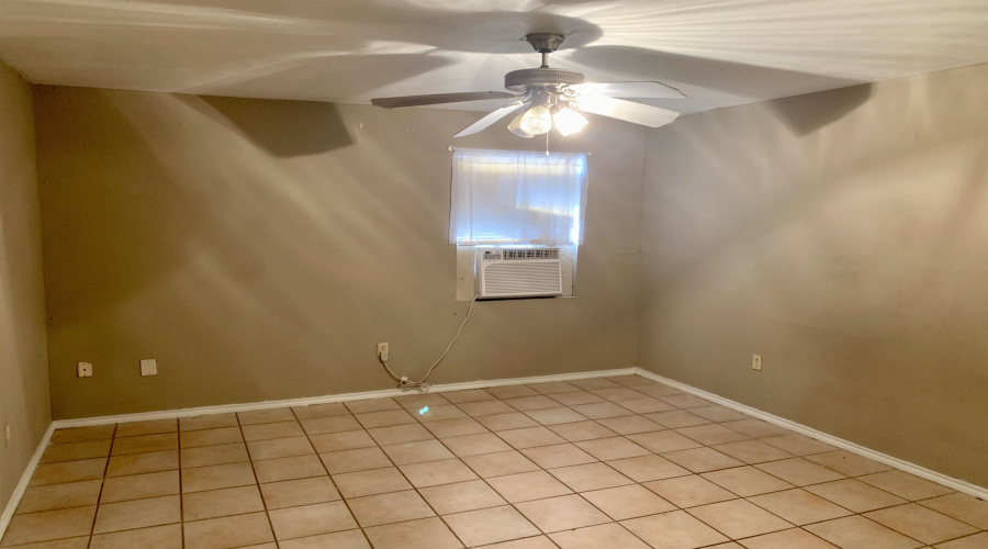 3415 Flores Ave, Laredo, Texas 78040, ,Multi-family,For Sale,3415 Flores Ave,20232186