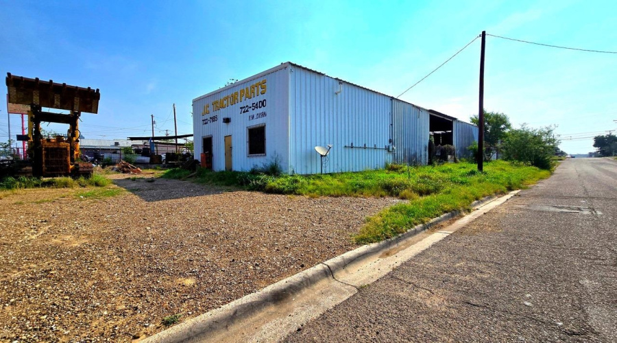 101 N US Highway 83, Laredo, Texas 78043, 1 Bedroom Bedrooms, 1 Room Rooms,1 BathroomBathrooms,Commercial/industrial,For Sale,101 N US Highway 83,20252189 101 N US Highway 83, Laredo, Texas 78043, 1 Bedroom Bedrooms, 1 Room Rooms,1 BathroomBathrooms,Commercial/industrial,For Sale,101 N US Highway 83,20252189