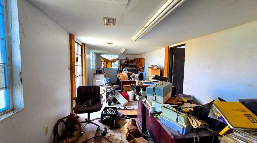 101 N US Highway 83, Laredo, Texas 78043, 1 Bedroom Bedrooms, 1 Room Rooms,1 BathroomBathrooms,Commercial/industrial,For Sale,101 N US Highway 83,20252189 101 N US Highway 83, Laredo, Texas 78043, 1 Bedroom Bedrooms, 1 Room Rooms,1 BathroomBathrooms,Commercial/industrial,For Sale,101 N US Highway 83,20252189
