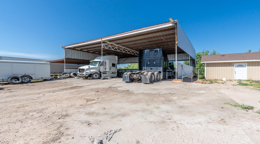 307 Sulfur Mine Rd, Laredo, Texas 78045, 1 Bedroom Bedrooms, 51 Rooms Rooms,4 BathroomsBathrooms,Commercial/industrial,For Sale,307 Sulfur Mine Rd,20252208