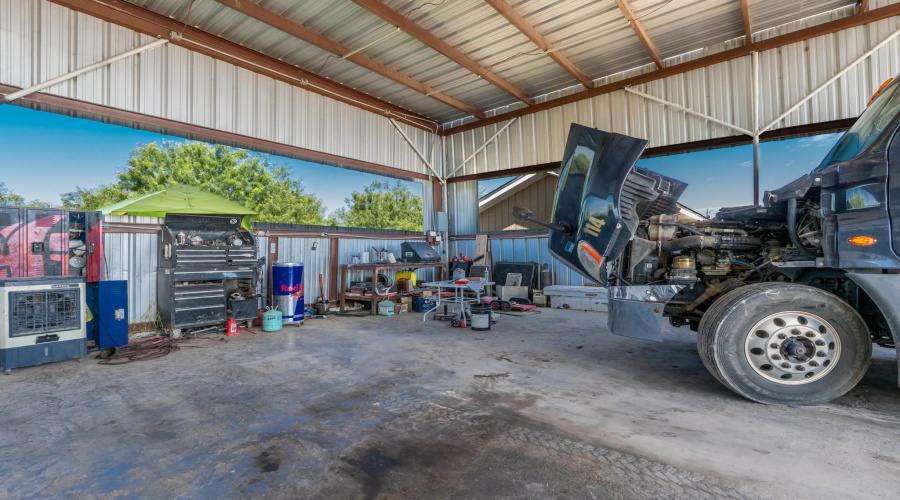 307 Sulfur Mine Rd, Laredo, Texas 78045, 1 Bedroom Bedrooms, 51 Rooms Rooms,4 BathroomsBathrooms,Commercial/industrial,For Sale,307 Sulfur Mine Rd,20252208