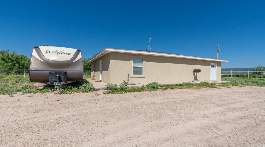 307 Sulfur Mine Rd, Laredo, Texas 78045, 1 Bedroom Bedrooms, 51 Rooms Rooms,4 BathroomsBathrooms,Commercial/industrial,For Sale,307 Sulfur Mine Rd,20252208