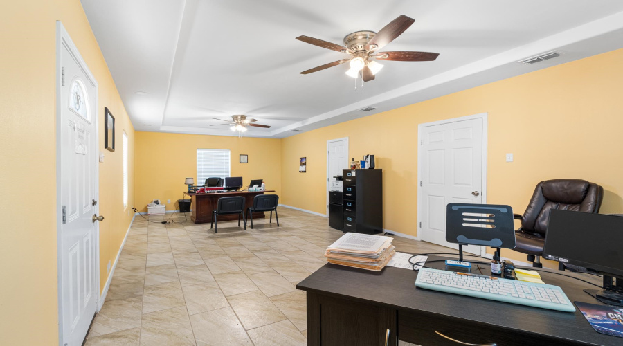 307 Sulfur Mine Rd, Laredo, Texas 78045, 1 Bedroom Bedrooms, 51 Rooms Rooms,4 BathroomsBathrooms,Commercial/industrial,For Sale,307 Sulfur Mine Rd,20252208