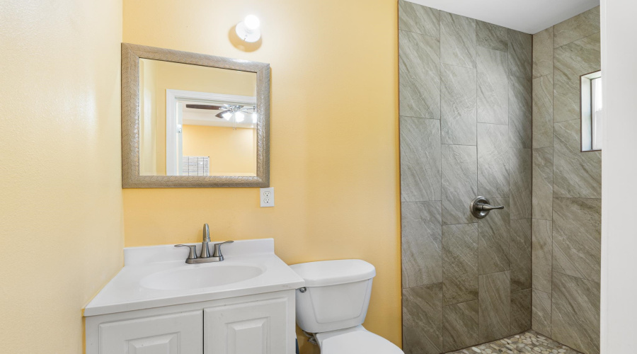 307 Sulfur Mine Rd, Laredo, Texas 78045, 1 Bedroom Bedrooms, 51 Rooms Rooms,4 BathroomsBathrooms,Commercial/industrial,For Sale,307 Sulfur Mine Rd,20252208