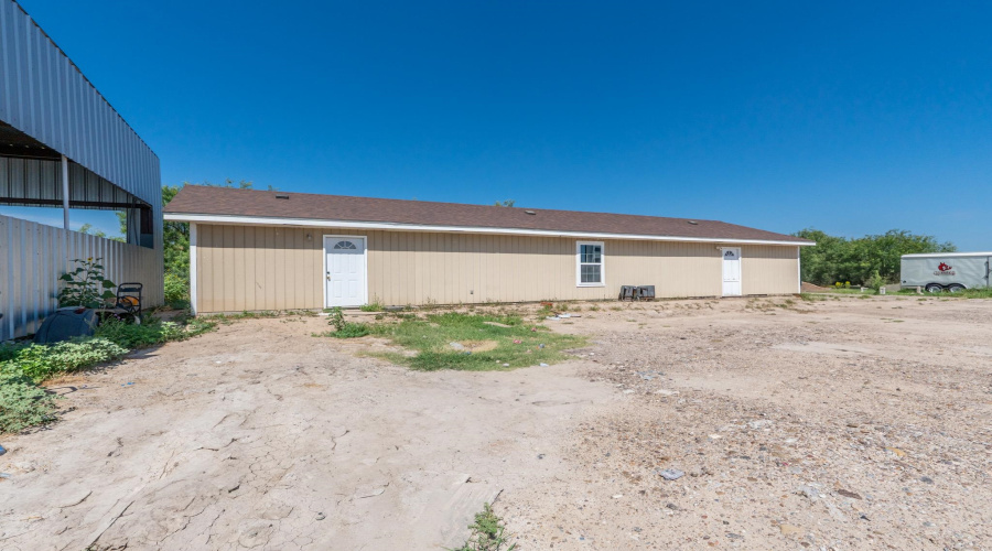 307 Sulfur Mine Rd, Laredo, Texas 78045, 1 Bedroom Bedrooms, 51 Rooms Rooms,4 BathroomsBathrooms,Commercial/industrial,For Sale,307 Sulfur Mine Rd,20252208
