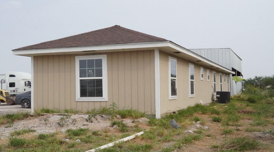 307 Sulfur Mine Rd, Laredo, Texas 78045, 1 Bedroom Bedrooms, 51 Rooms Rooms,4 BathroomsBathrooms,Commercial/industrial,For Sale,307 Sulfur Mine Rd,20252208