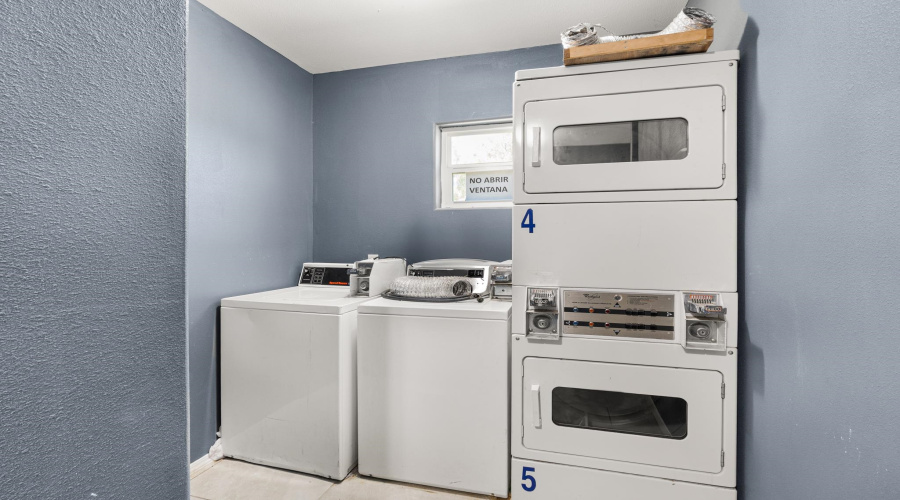 307 Sulfur Mine Rd, Laredo, Texas 78045, 1 Bedroom Bedrooms, 51 Rooms Rooms,4 BathroomsBathrooms,Commercial/industrial,For Sale,307 Sulfur Mine Rd,20252208