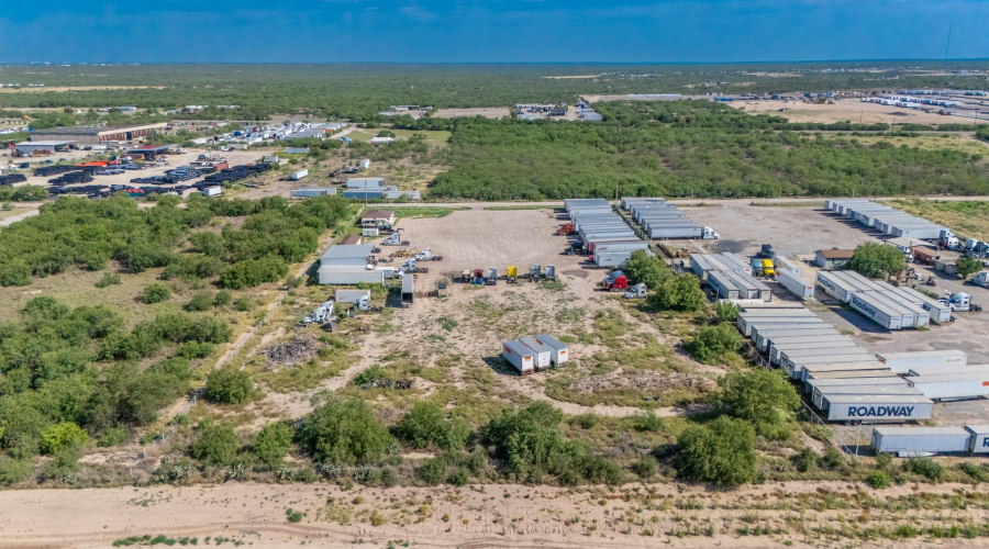 307 Sulfur Mine Rd, Laredo, Texas 78045, 1 Bedroom Bedrooms, 51 Rooms Rooms,4 BathroomsBathrooms,Commercial/industrial,For Sale,307 Sulfur Mine Rd,20252208