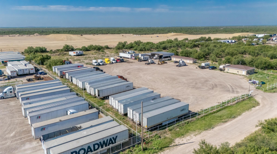 307 Sulfur Mine Rd, Laredo, Texas 78045, 1 Bedroom Bedrooms, 51 Rooms Rooms,4 BathroomsBathrooms,Commercial/industrial,For Sale,307 Sulfur Mine Rd,20252208