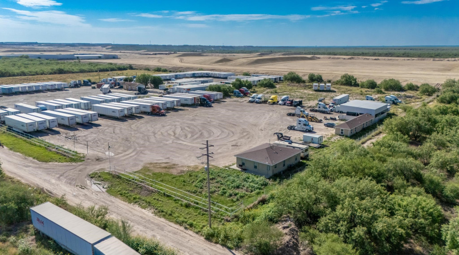 307 Sulfur Mine Rd, Laredo, Texas 78045, 1 Bedroom Bedrooms, 51 Rooms Rooms,4 BathroomsBathrooms,Commercial/industrial,For Sale,307 Sulfur Mine Rd,20252208