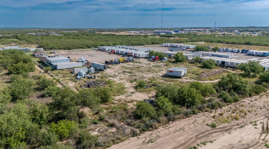 307 Sulfur Mine Rd, Laredo, Texas 78045, 1 Bedroom Bedrooms, 51 Rooms Rooms,4 BathroomsBathrooms,Commercial/industrial,For Sale,307 Sulfur Mine Rd,20252208