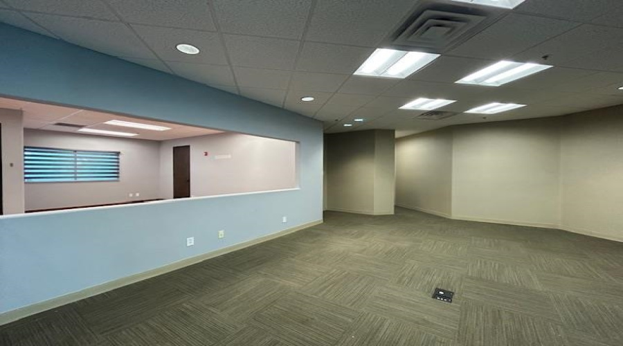 6909 Springfield Ave, Laredo, Texas 78041, 1 Room Rooms,1 BathroomBathrooms,Commercial retail/office,For Rent,6909 Springfield Ave,20252228