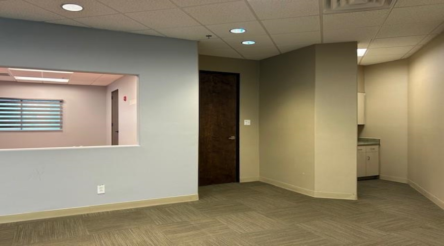 6909 Springfield Ave, Laredo, Texas 78041, 1 Room Rooms,1 BathroomBathrooms,Commercial retail/office,For Rent,6909 Springfield Ave,20252228