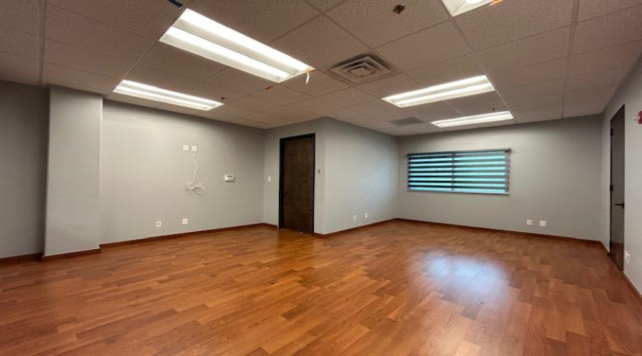 6909 Springfield Ave, Laredo, Texas 78041, 1 Room Rooms,1 BathroomBathrooms,Commercial retail/office,For Rent,6909 Springfield Ave,20252228