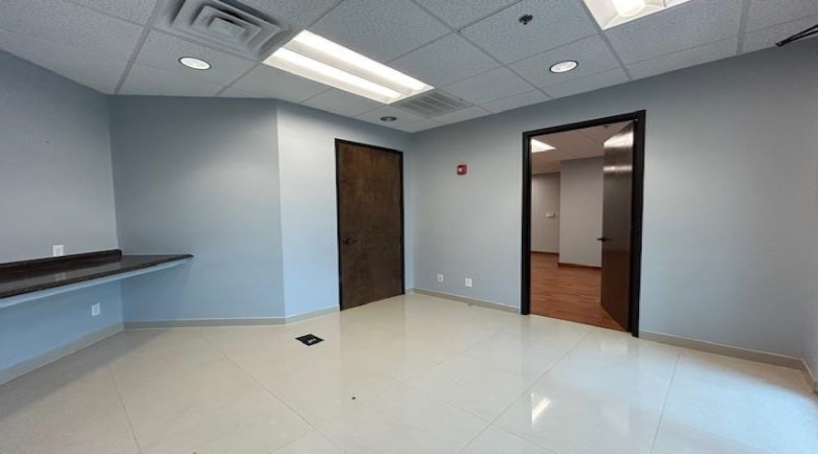 6909 Springfield Ave, Laredo, Texas 78041, 1 Room Rooms,1 BathroomBathrooms,Commercial retail/office,For Rent,6909 Springfield Ave,20252228