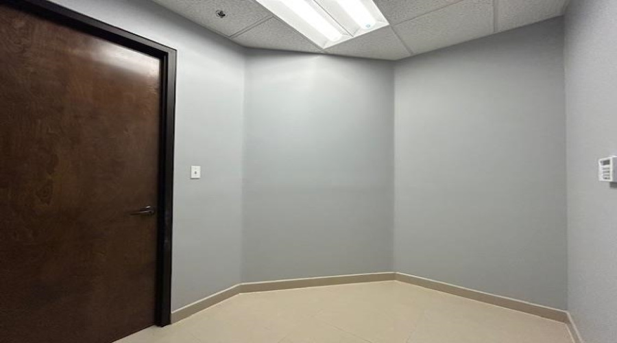 6909 Springfield Ave, Laredo, Texas 78041, 1 Room Rooms,1 BathroomBathrooms,Commercial retail/office,For Rent,6909 Springfield Ave,20252228