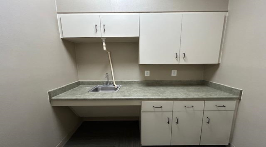 6909 Springfield Ave, Laredo, Texas 78041, 1 Room Rooms,1 BathroomBathrooms,Commercial retail/office,For Rent,6909 Springfield Ave,20252228