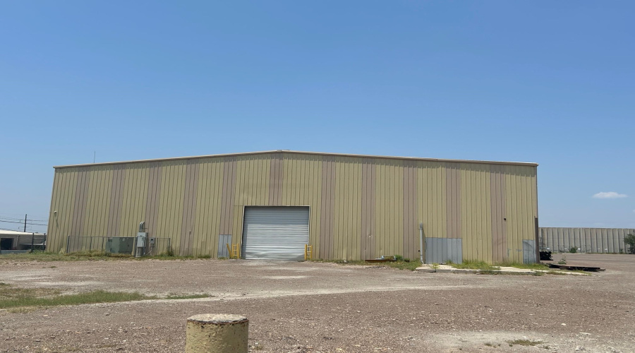 5801 Riverside Dr, Laredo, Texas 78041, 1 Bedroom Bedrooms, 1 Room Rooms,1 BathroomBathrooms,Commercial/industrial,For Rent,5801 Riverside Dr,20252230