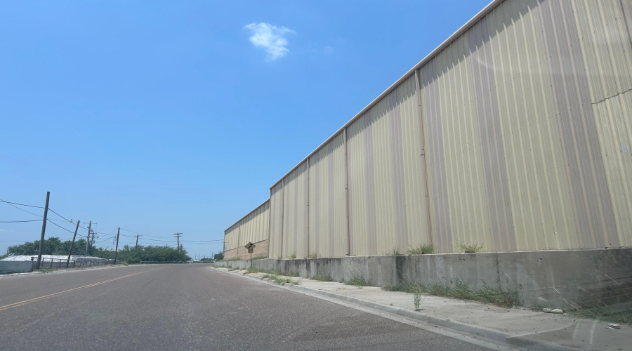 5801 Riverside Dr, Laredo, Texas 78041, 1 Bedroom Bedrooms, 1 Room Rooms,1 BathroomBathrooms,Commercial/industrial,For Rent,5801 Riverside Dr,20252230