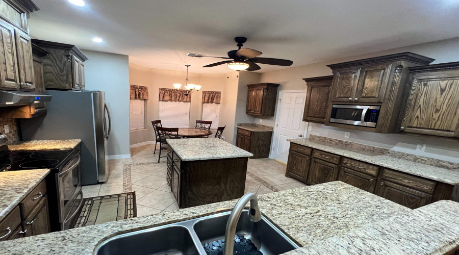 112 Apple Street, Zapata, Texas 78076, 4 Bedrooms Bedrooms, 7 Rooms Rooms,3 BathroomsBathrooms,Residential,For Sale,112 Apple Street,20252271