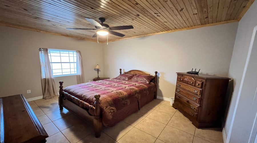 112 Apple Street, Zapata, Texas 78076, 4 Bedrooms Bedrooms, 7 Rooms Rooms,3 BathroomsBathrooms,Residential,For Sale,112 Apple Street,20252271