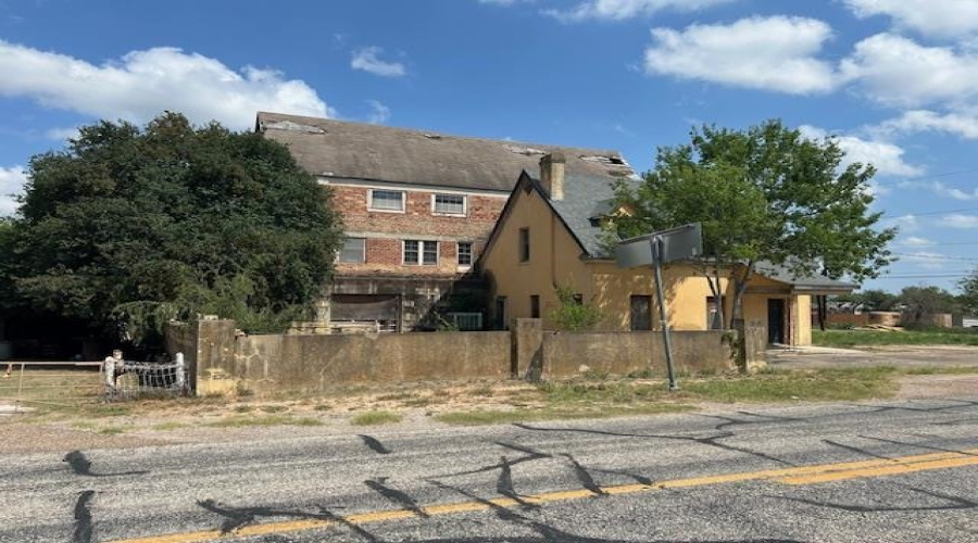 Avenue D, Bruni, Texas 78344, 7 Bedrooms Bedrooms, 13 Rooms Rooms,5 BathroomsBathrooms,Residential,For Sale,Avenue D,20252280